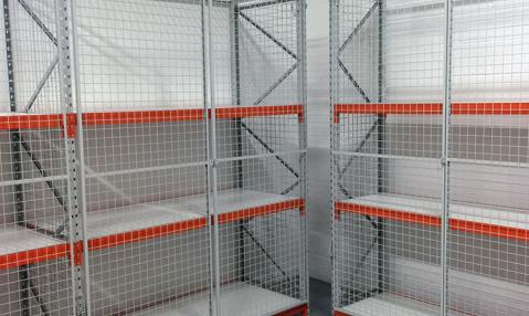 Lockable mesh racking with melamine shelves