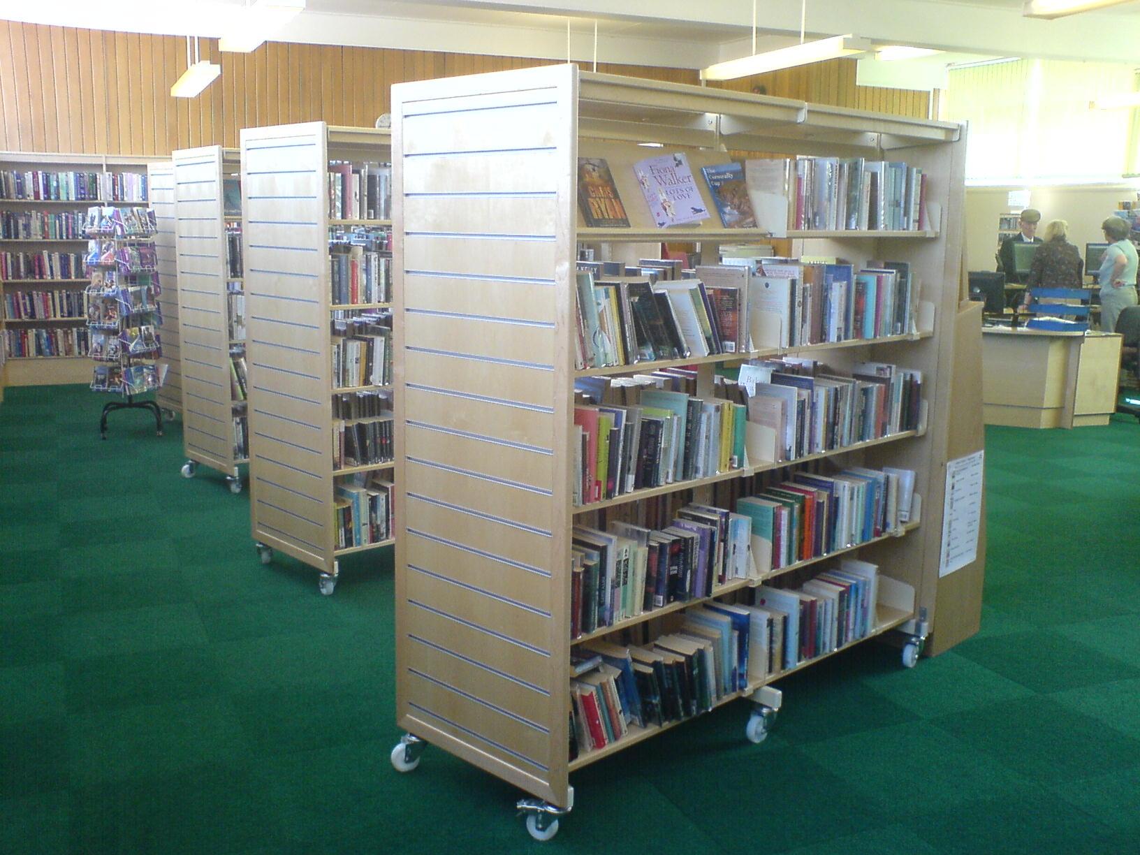 Futura education and library cantilever shelving