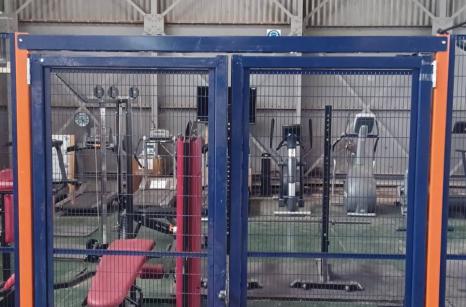 Lockable double door in regimental colours