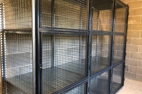 Mesh side panel for sports locker